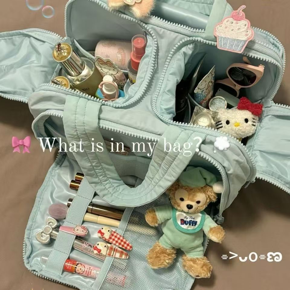 Multi-functional large-capacity portable storage makeup bag