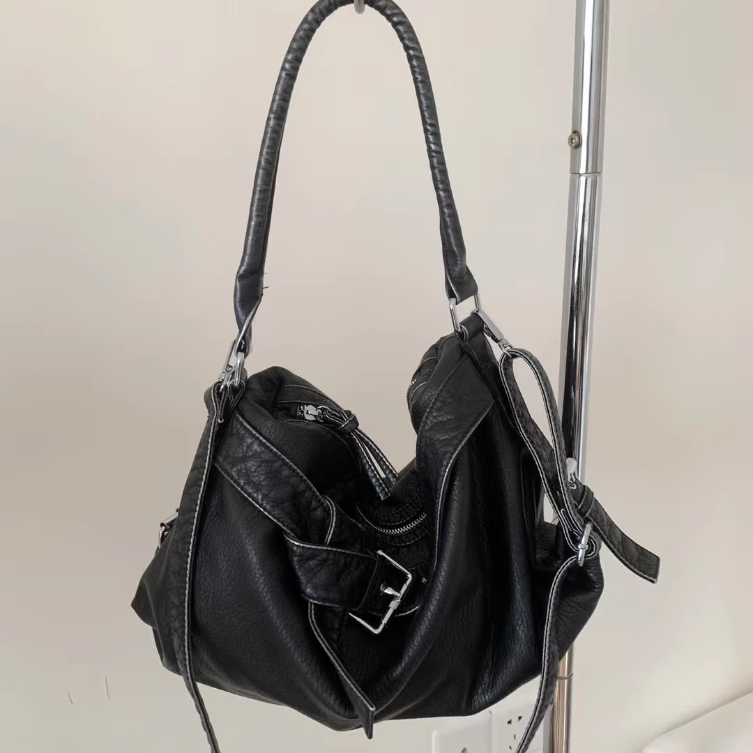 Large-capacity single-shoulder crossbody bag for locomotives
