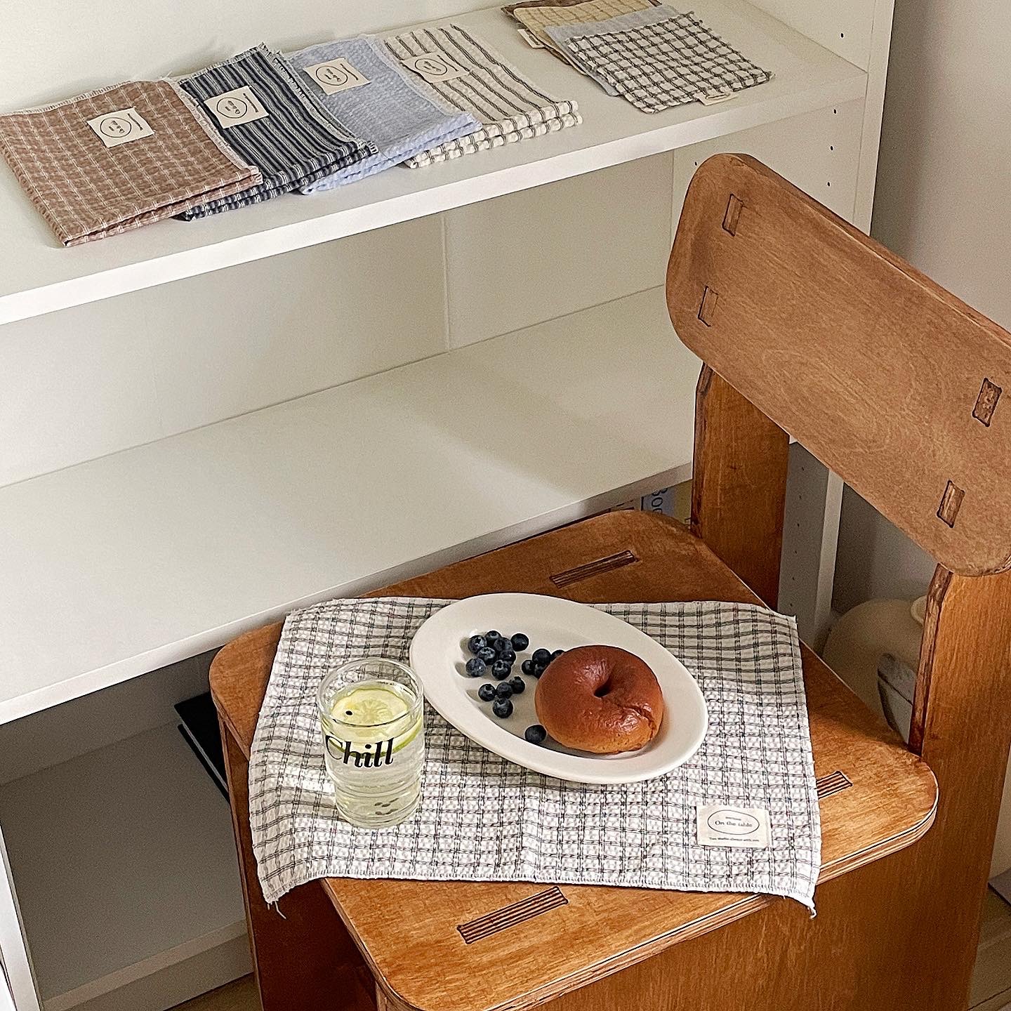 Low-saturation color checkered and striped placemats, heat-insulating tablecloths, and napkins