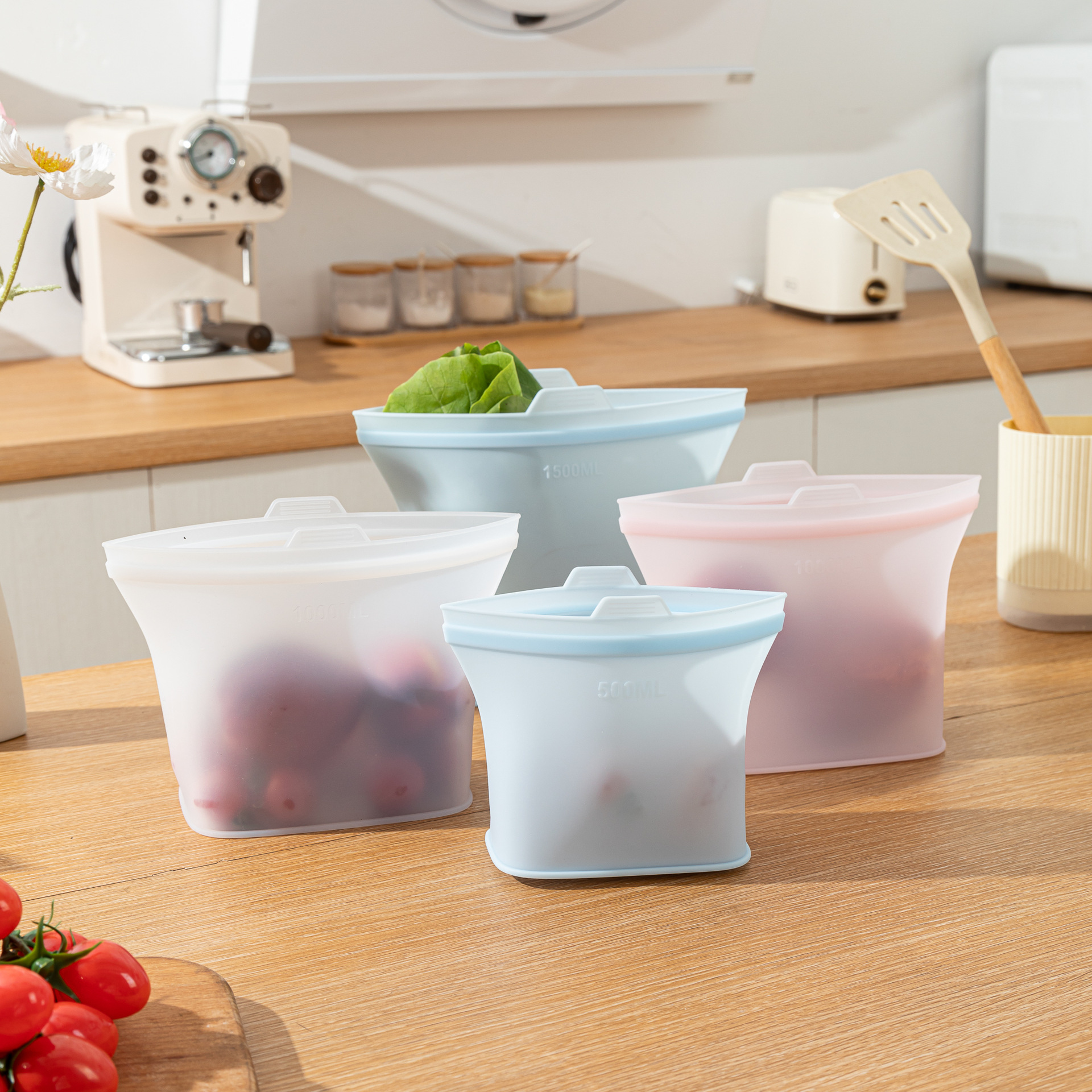 Multifunctional Sealed Silicone Food Container for Fruits and Vegetables in the Kitchen