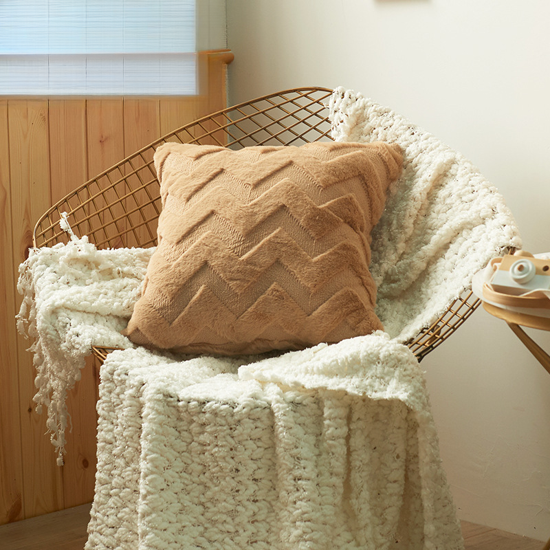 Three-dimensional wavy pattern plush pillowcase