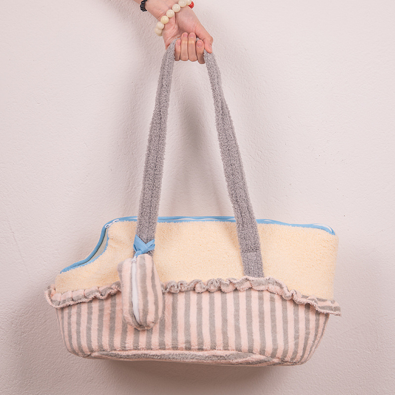 Windproof and warm hand-carry pet bag（Giving gifts）