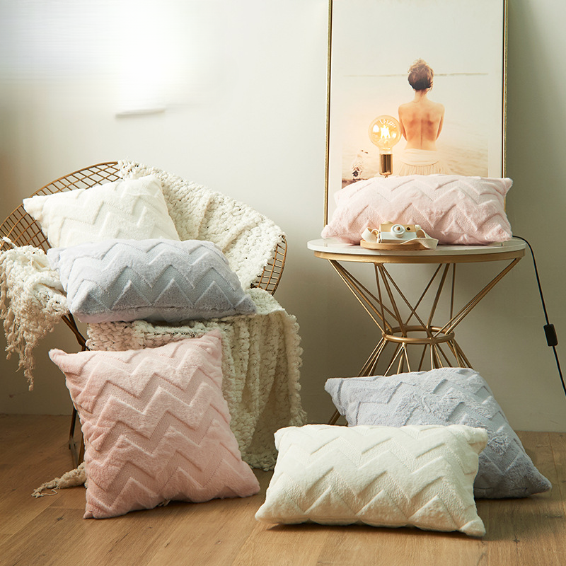 Three-dimensional wavy pattern plush pillowcase