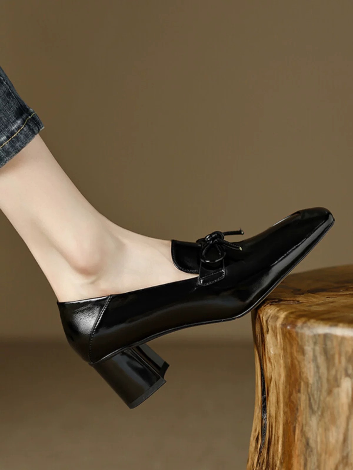 Square-toe mid-heel soft leather loafers