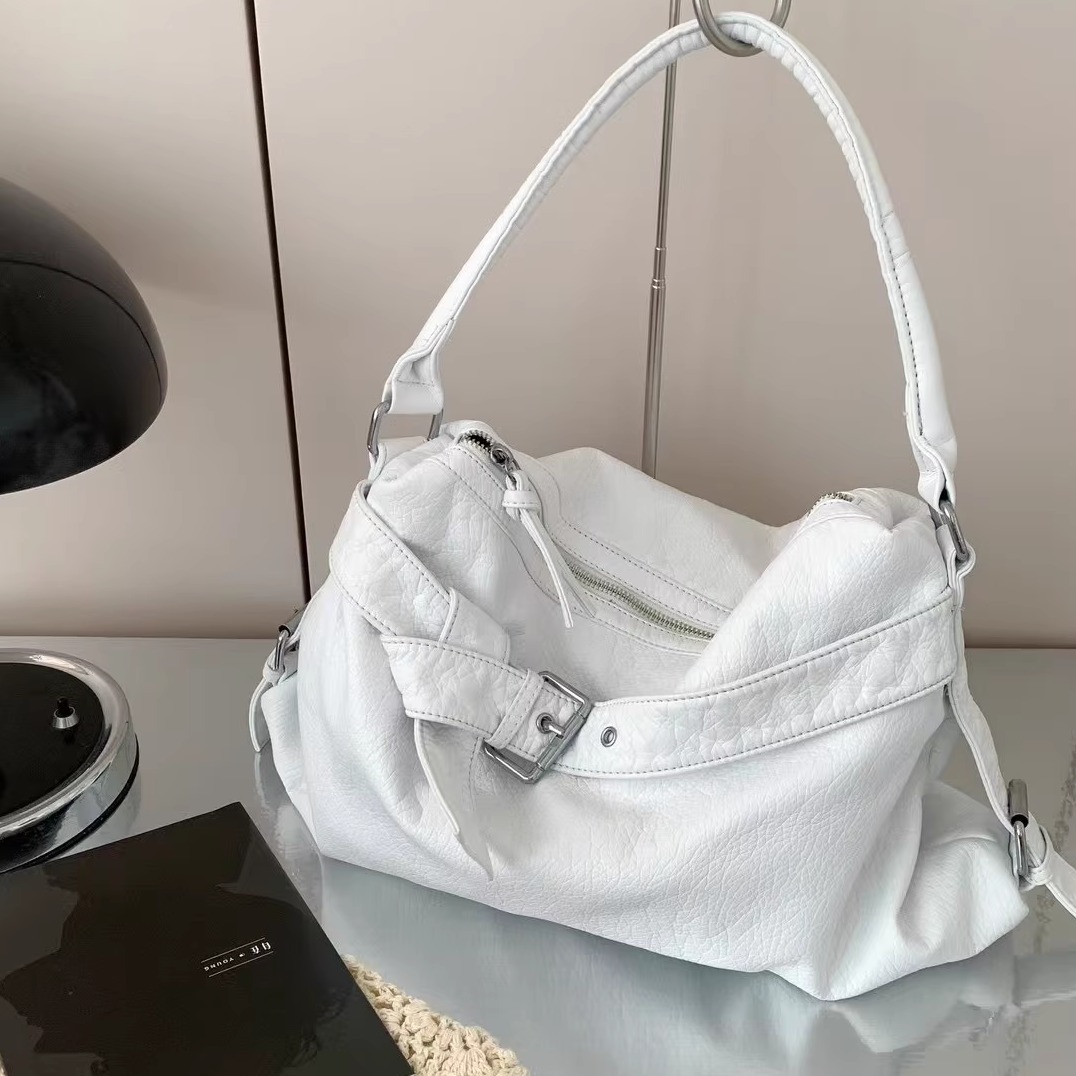 Large-capacity single-shoulder crossbody bag for locomotives