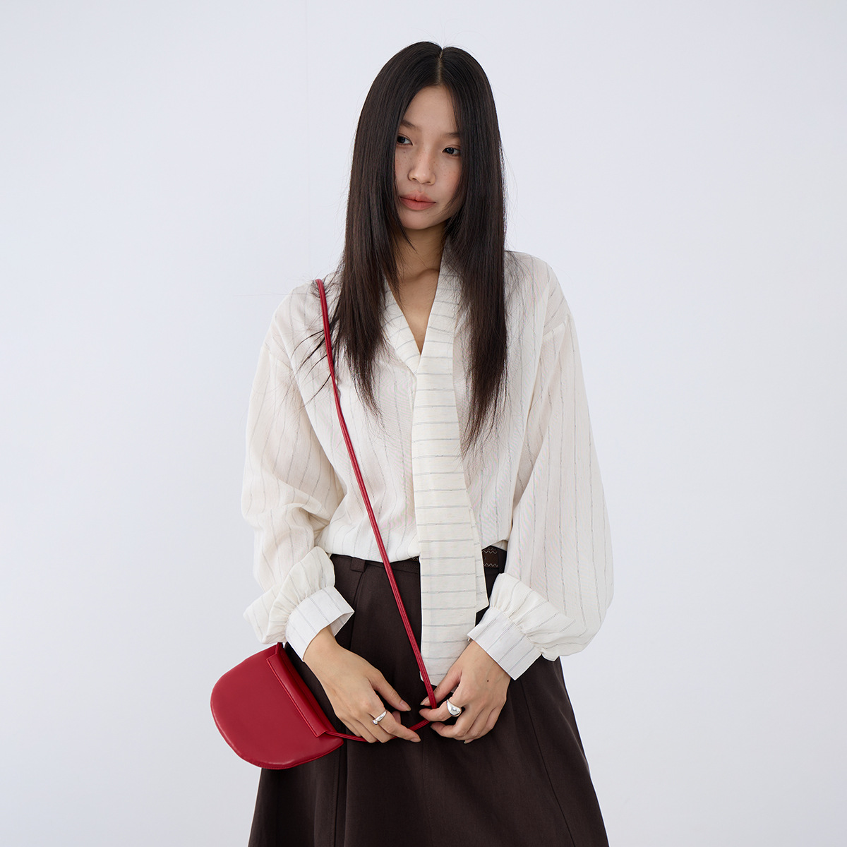 Shirt with floating collar and stripes made of cotton and linen