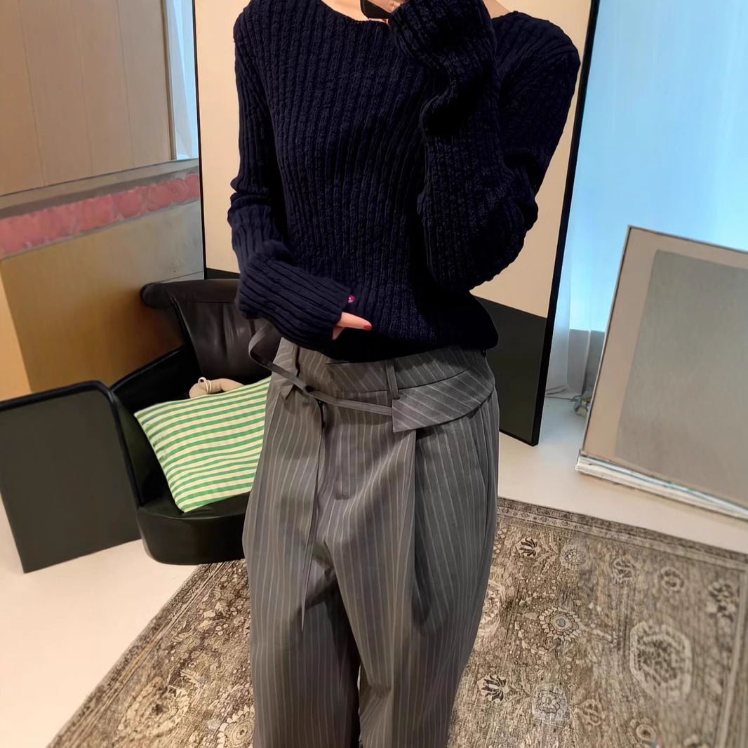 Two-piece set of temperament-designed sweater and suit pants