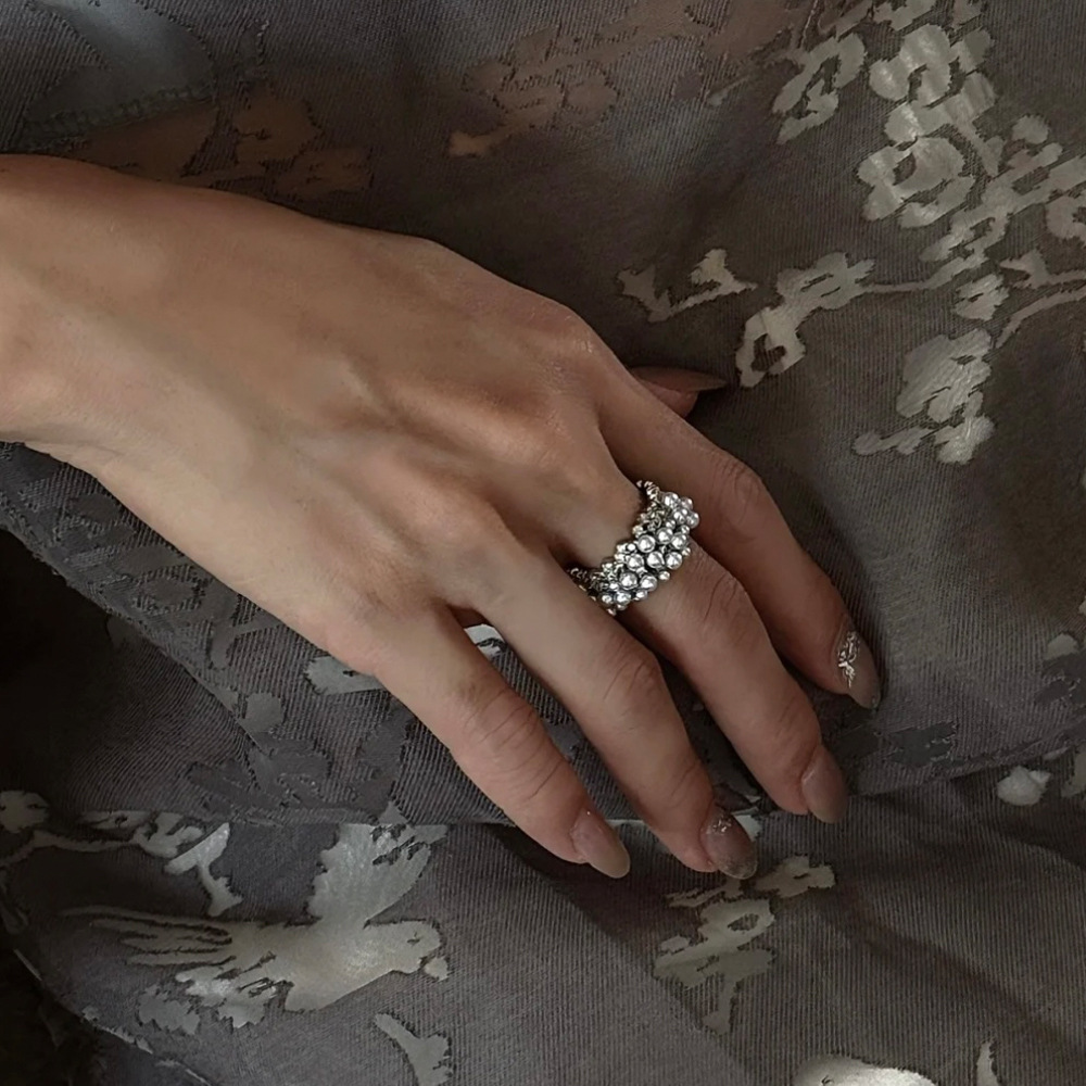 Adjustable opening starry sky ring