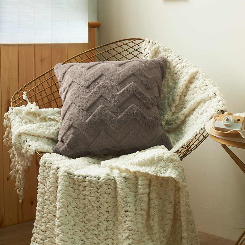 Three-dimensional wavy pattern plush pillowcase