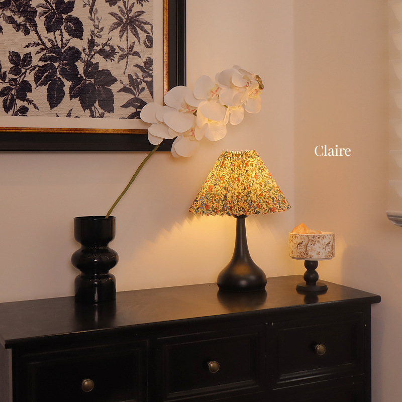 Warm Pleated Table Lamp