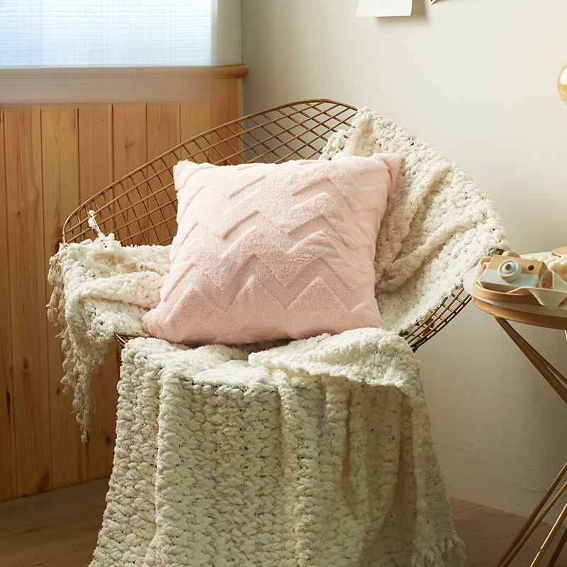 Three-dimensional wavy pattern plush pillowcase