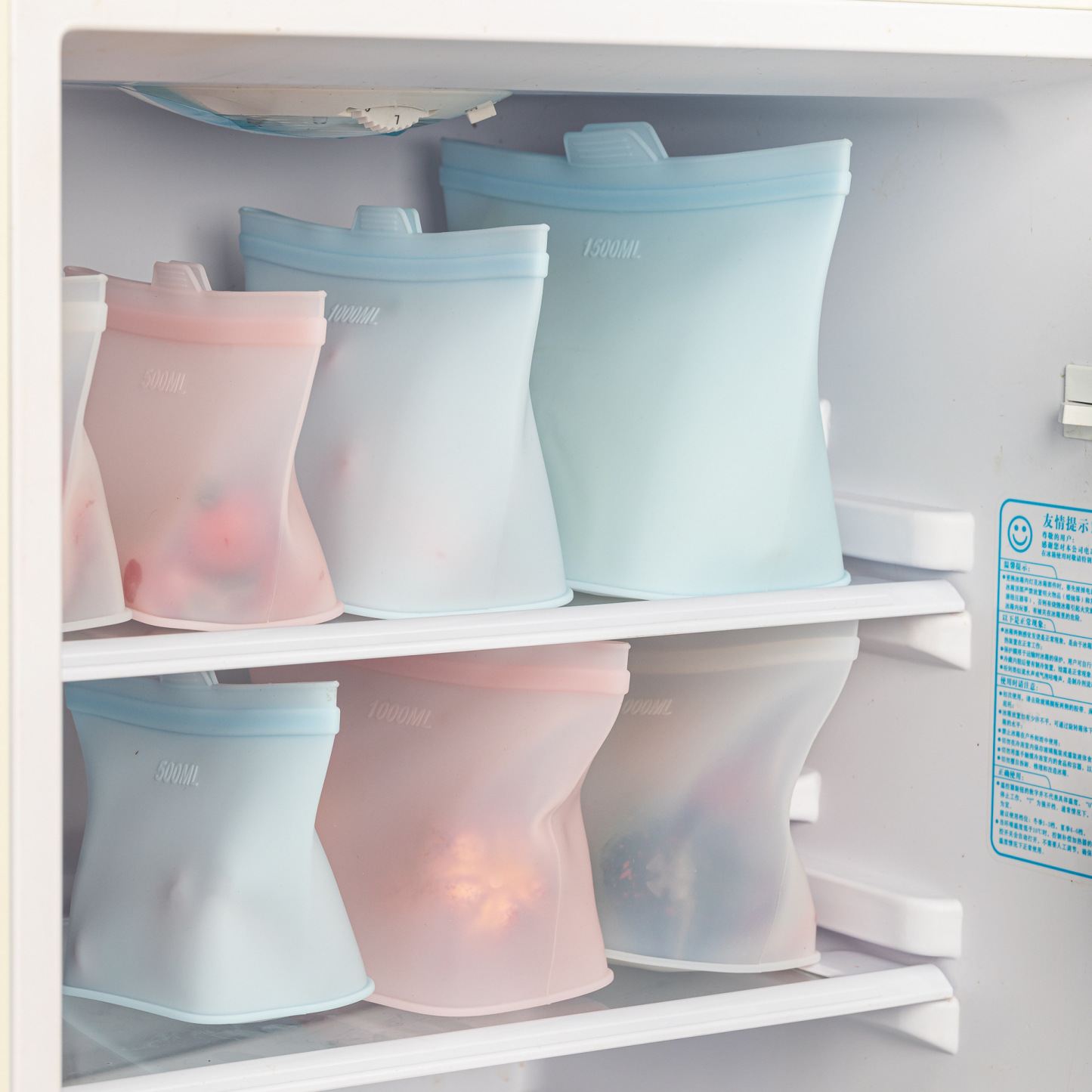 Multifunctional Sealed Silicone Food Container for Fruits and Vegetables in the Kitchen