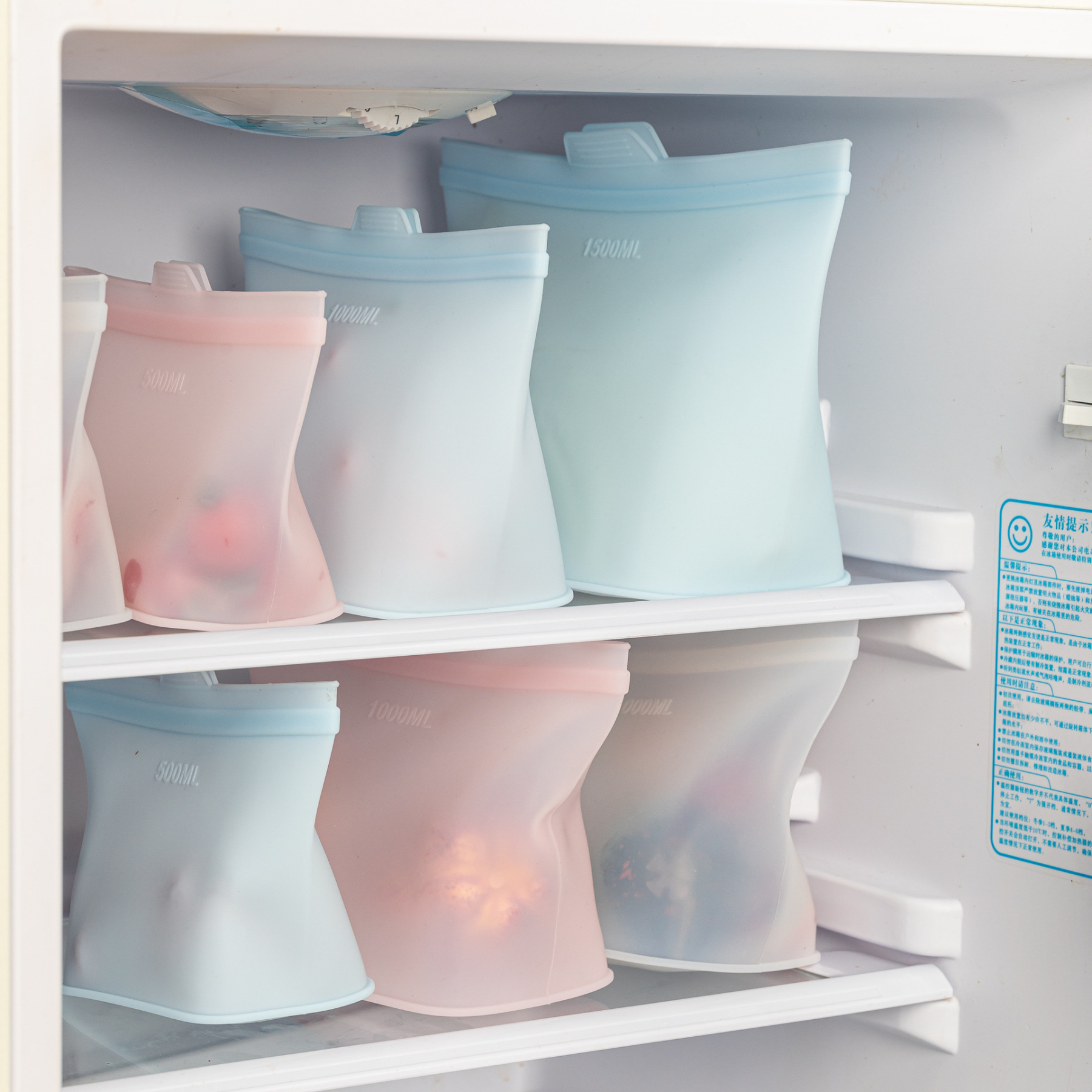 Multifunctional Sealed Silicone Food Container for Fruits and Vegetables in the Kitchen