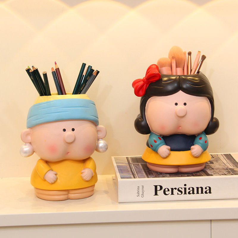 Girl with a Pearl Earring pen holder small ornament