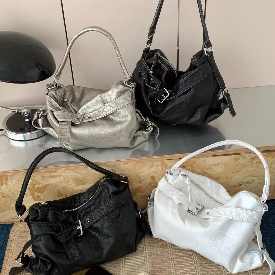 Large-capacity single-shoulder crossbody bag for locomotives