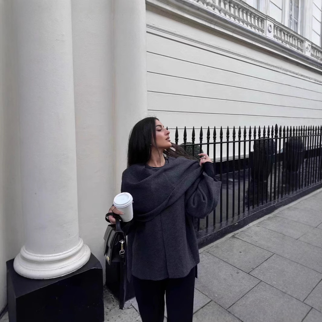 Scarf-style knitted short coat