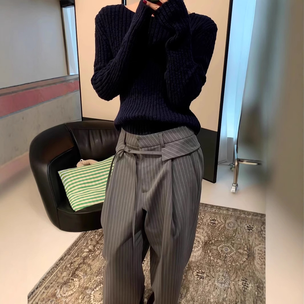 Two-piece set of temperament-designed sweater and suit pants