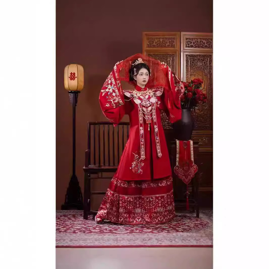 Heavy Embroidery Wedding Dress Ming Dynasty Style Horse Face Skirt