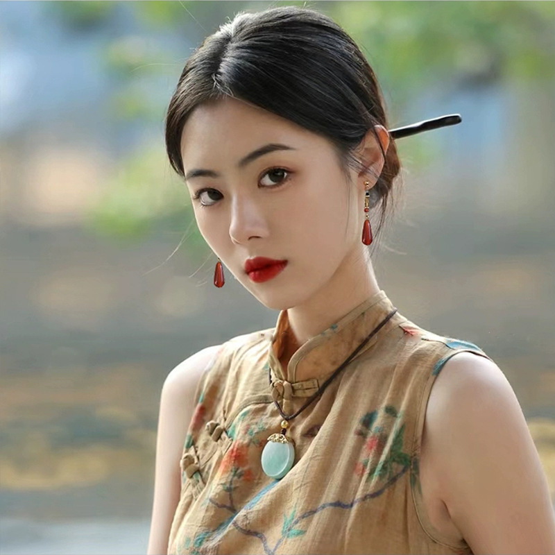 New Chinese Style Red Ear Clips for Women, Ancient Chinese Style Earrings, Non-Pierced Earrings, Accessories to Match with Mamian Skirt