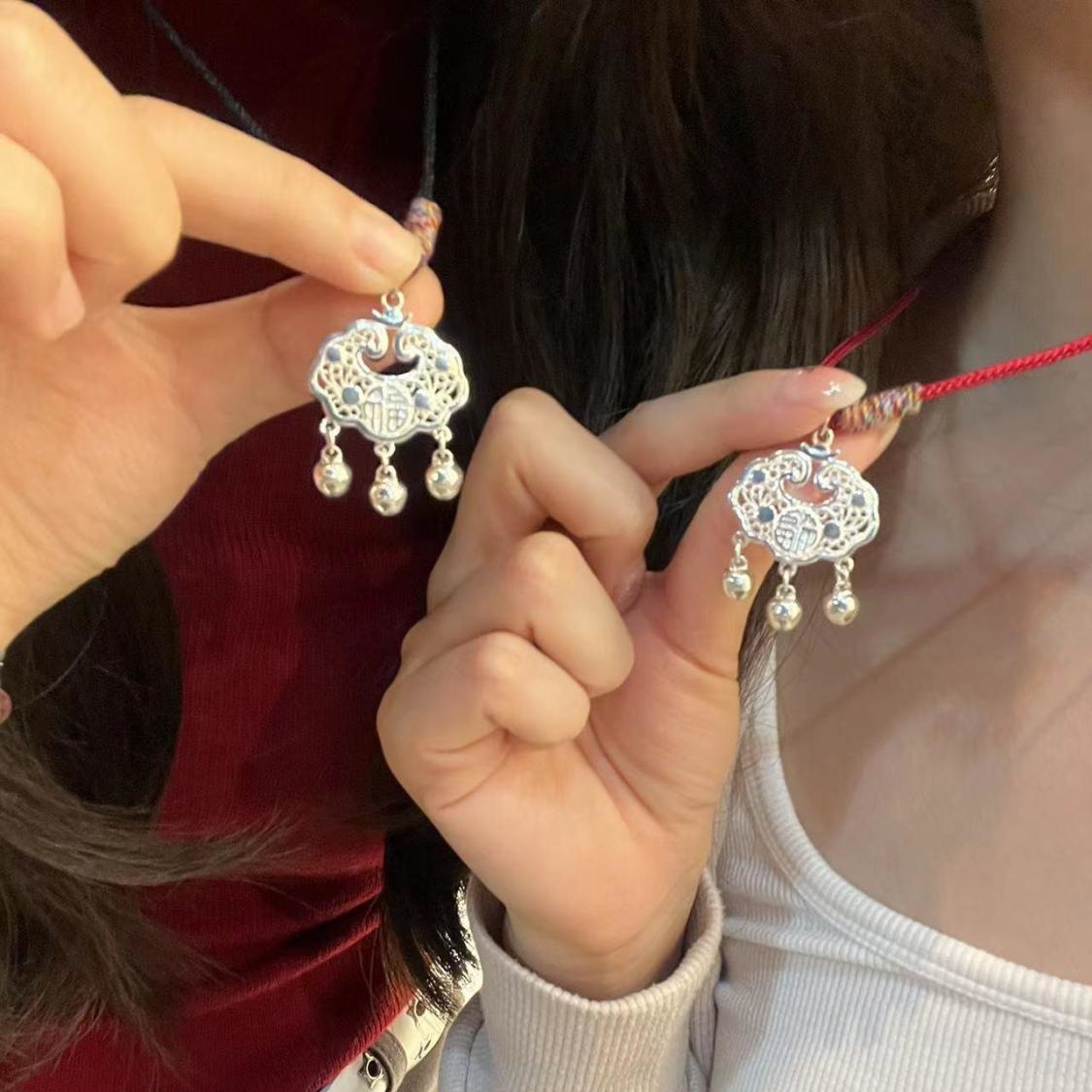 Hand-woven Red String Fortune Character Bell Collarbone Chain