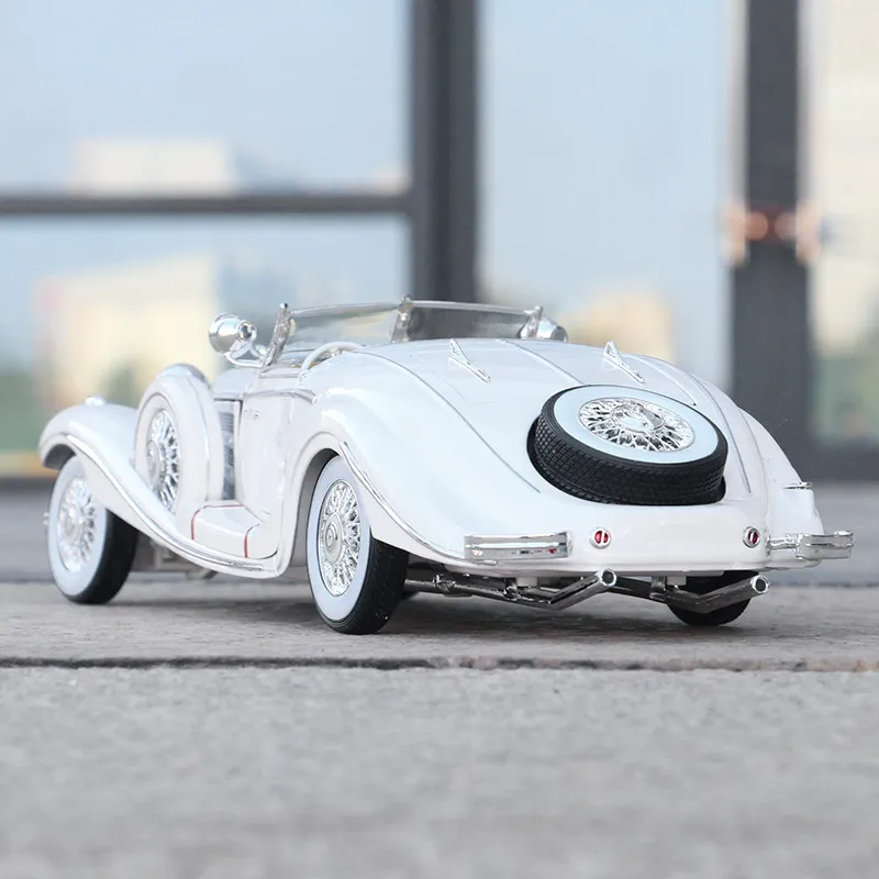 Maisto Simulation Alloy Car Model 1:18 Mercedes-Benz 500K Classic Car Original Factory Model for Home Decoration and Collection