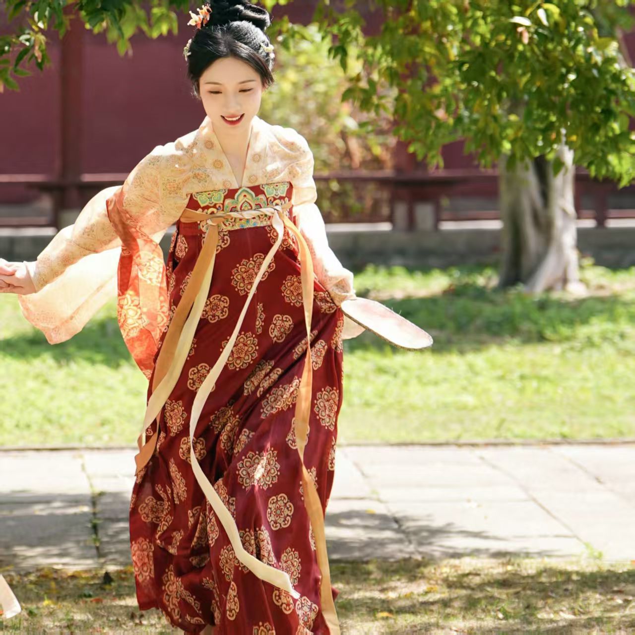 Tang Dynasty Embroidered Hanfu Chest-High Restoration National Style Set