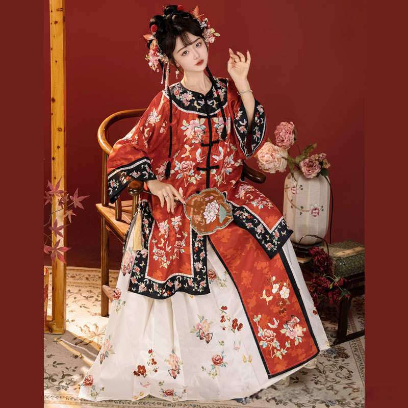Qing Dynasty Women's Double-Breasted Round Neck Court Costume Set