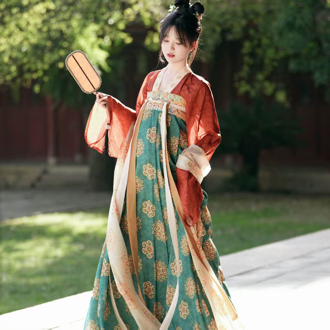 Tang Dynasty Embroidered Hanfu Chest-High Restoration National Style Set