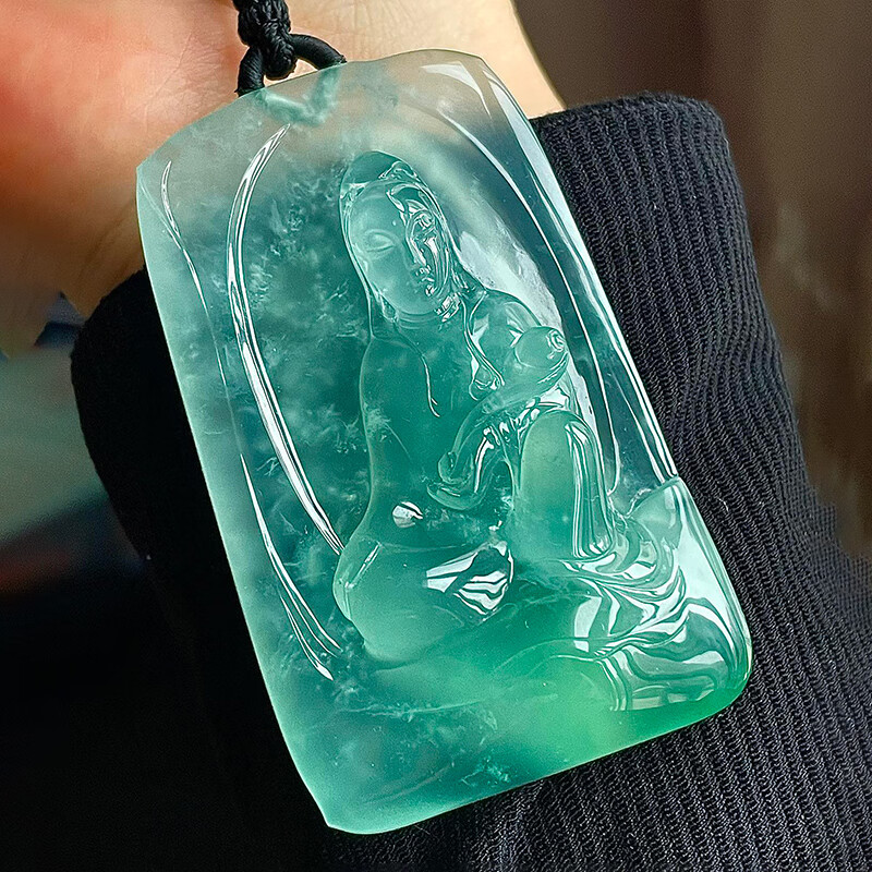 Old pit natural A-grade jadeite jade carved glass-type Mu Na green Guanyin jade pendant