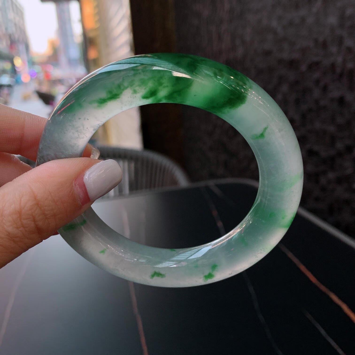 High-ice glass-type Burmese natural A-grade fat round bar yang green floating blue flower jade bracelet