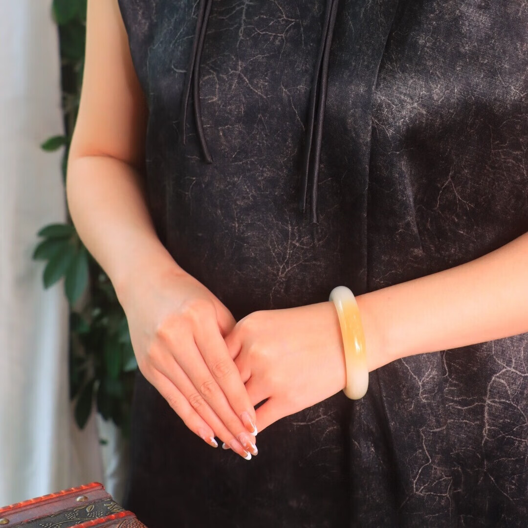 Xinjiang Hetian Jade, Suet White Jade Bracelet, Warm Jade with Fragrance, Collection Grade