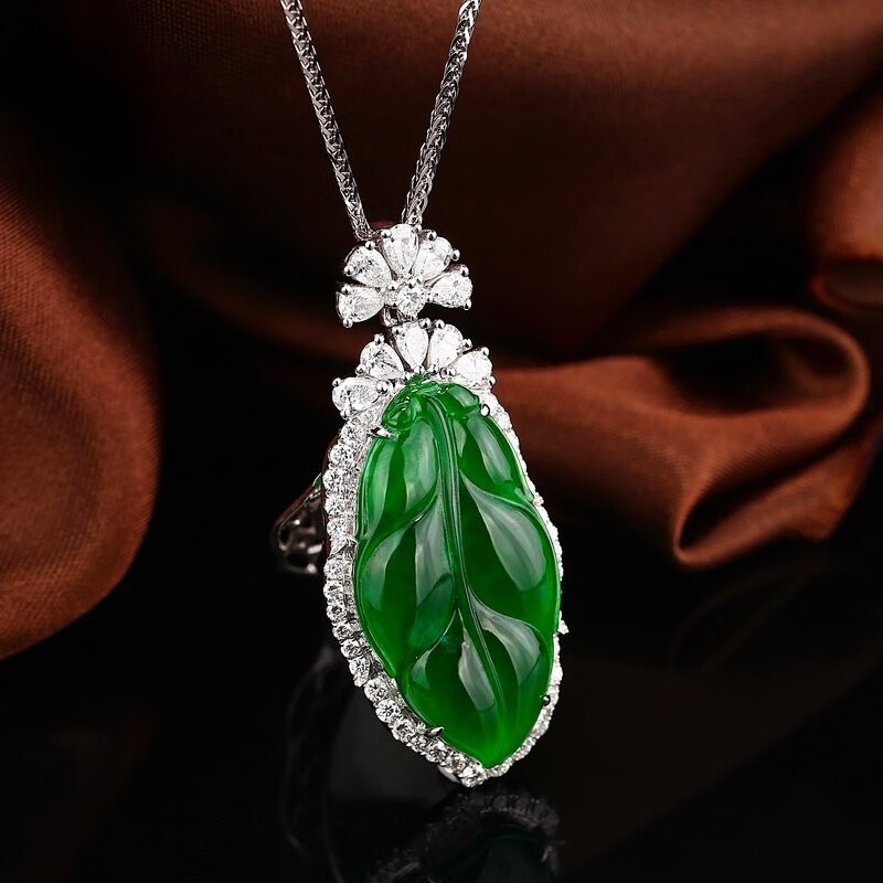 Jade necklace with leaf pendant