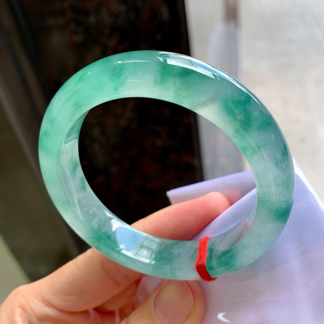 Jadeite, old mine high ice species with floating flowers