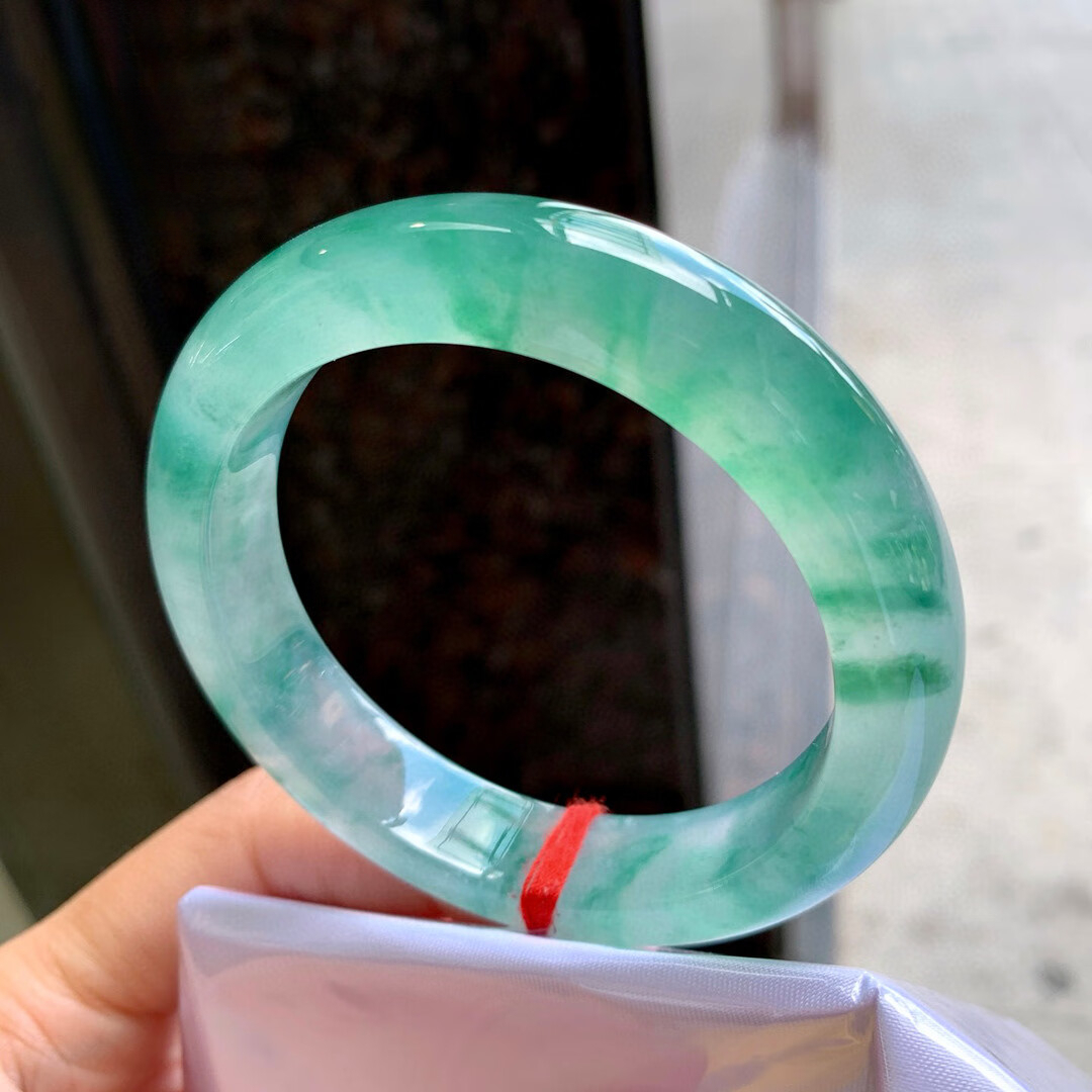 Jadeite, old mine high ice species with floating flowers