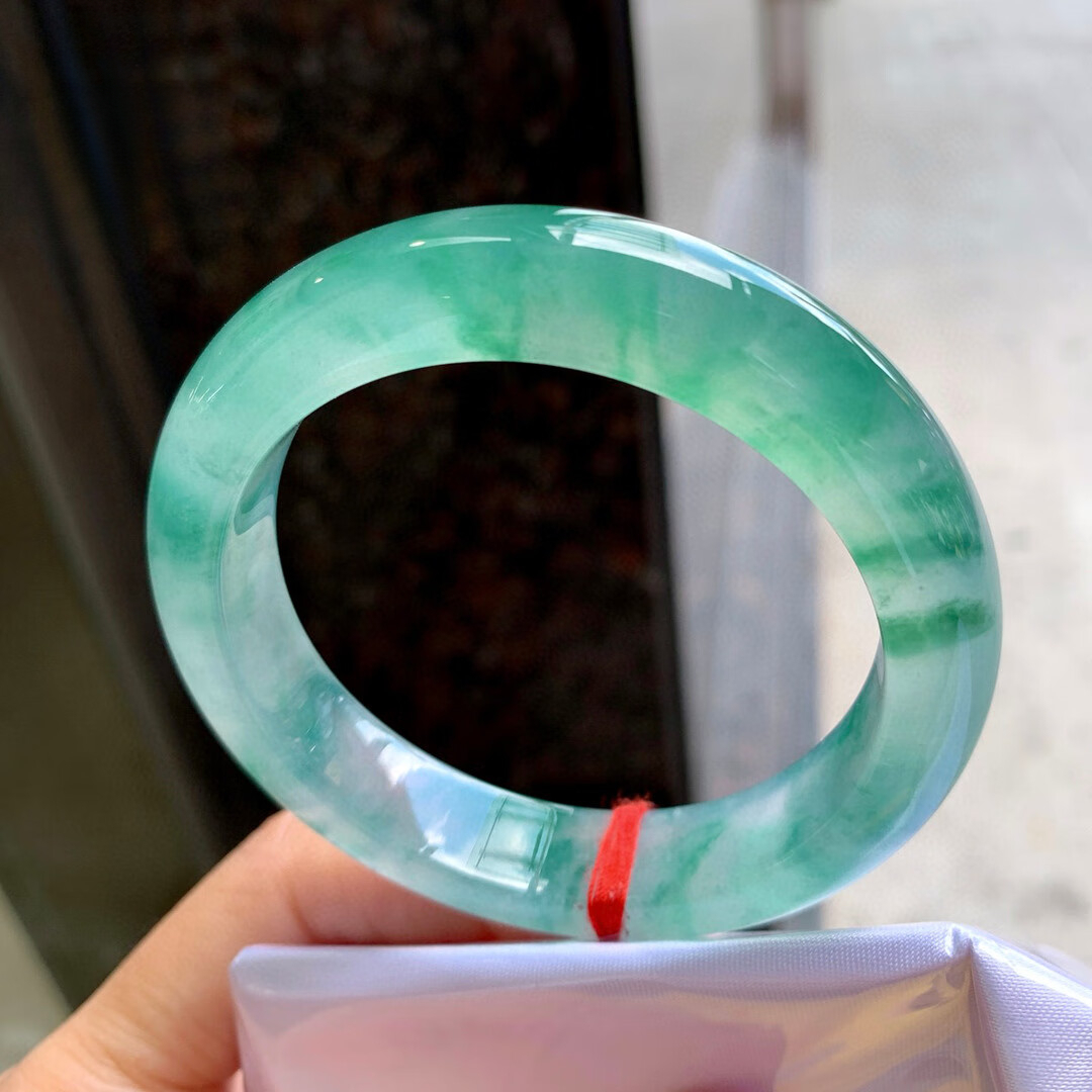 Jadeite, old mine high ice species with floating flowers