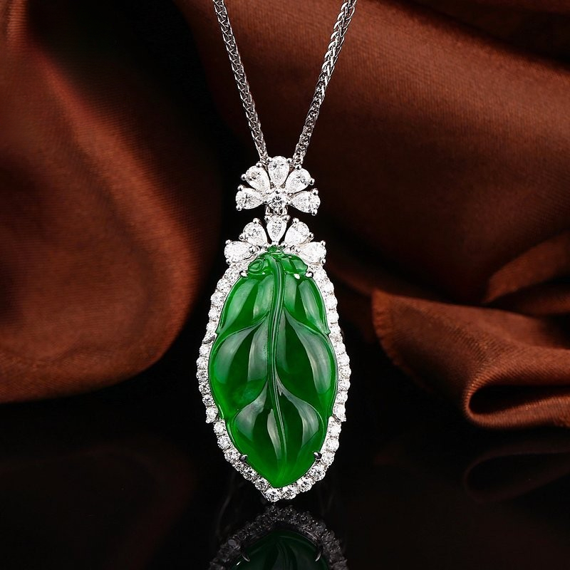 Jade necklace with leaf pendant