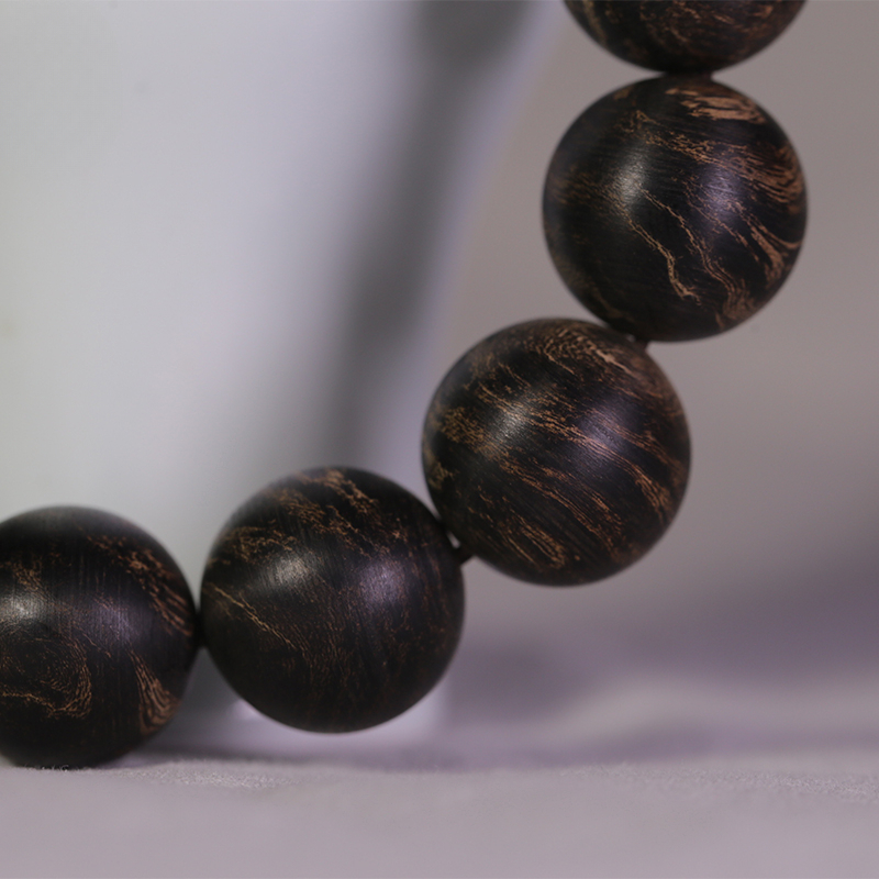 (White Kyara Sinking Grade) Kyara Agarwood