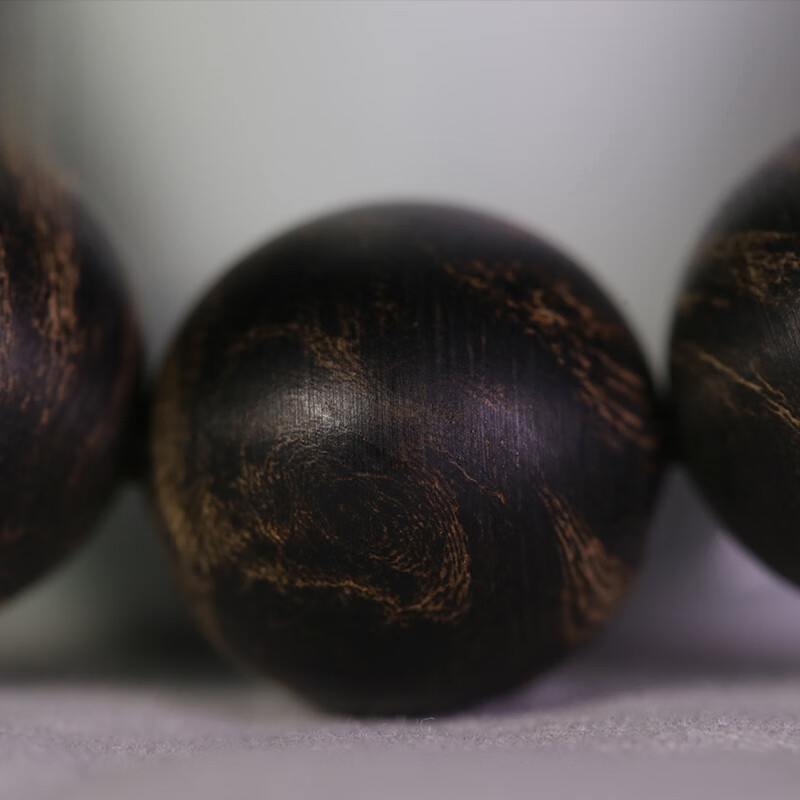 (White Kyara Sinking Grade) Kyara Agarwood