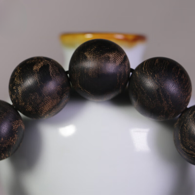 (White Kyara Sinking Grade) Kyara Agarwood