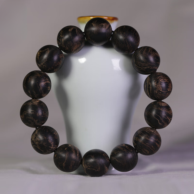 (White Kyara Sinking Grade) Kyara Agarwood