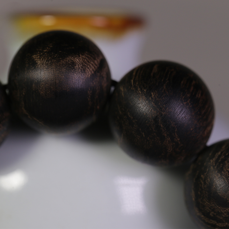 (White Kyara Sinking Grade) Kyara Agarwood