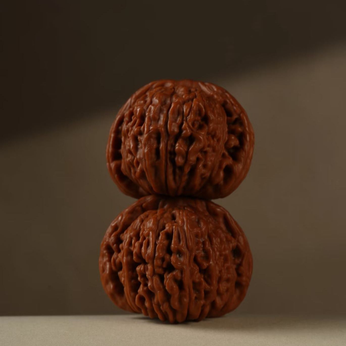 [Curio & Art Set] Premium Matched Patinated Vintage Lion Head Curio Walnuts + Handmade Textured Wood-Grain Decor Vase