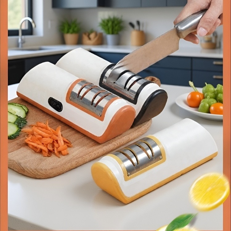 Reîncărcător electric portabil pentru cuțit de bucătărie în utilizare