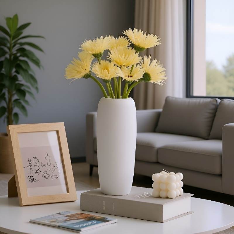 Vază modernă albă pentru decorarea casei, ideală pentru flori uscate