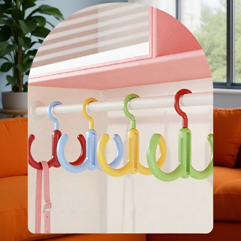 Suport pentru haine cu cârlig pivotant