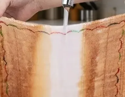 Reusable microfiber cleaning cloth for cars