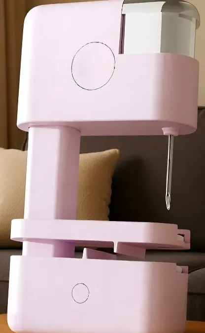 Bedding clip securing a quilt to a mattress corner