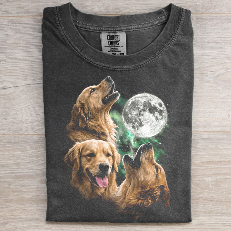 Howling Golden Retrievers Full Moon Retro T-shirt