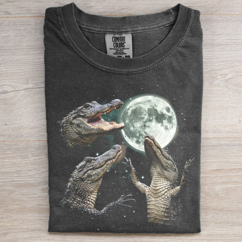 Alligator Howling at Moon Vintage 90s Graphic T-shirt