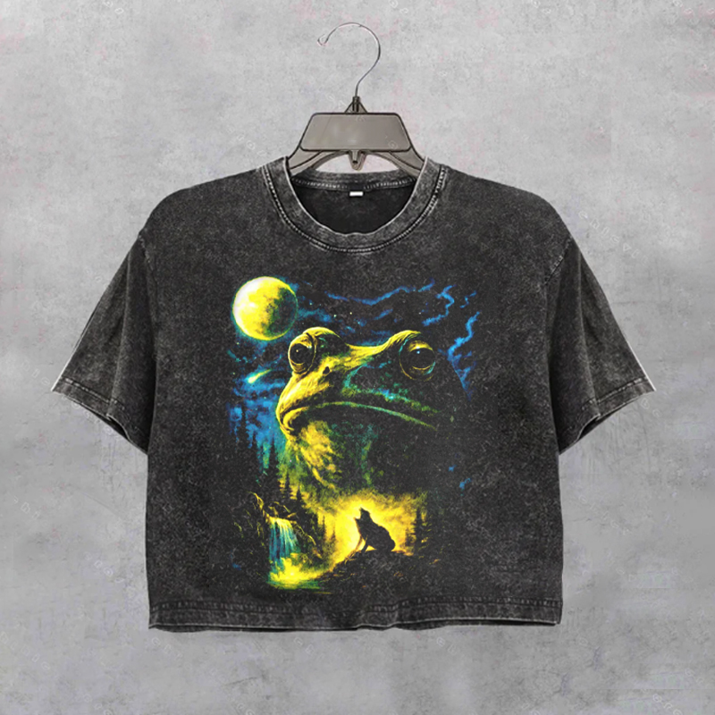 Frog Howling to the Moon Vintage 90s Graphic Cropped T-shirt